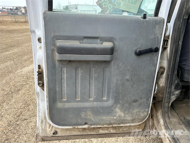 Ford F-350 XL 4x4 Crew Cab Pickup (Inoperable) Egyéb