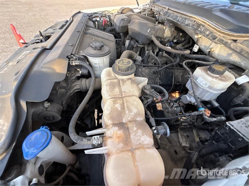 Ford F-350 XL 4x4 Crew Cab Pickup Kita