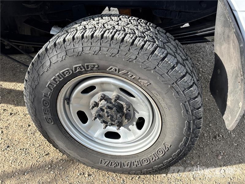Ford F-350 XL 4x4 Crew Cab Pickup Muu