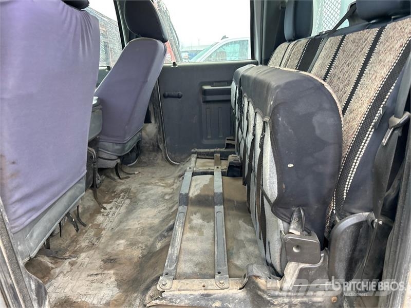 Ford F-350 XL 4x4 Crew Cab Pickup (Inoperable) Egyéb