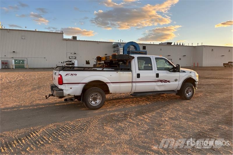 Ford F-350 XL 4x4 Crew Cab Pickup Anders