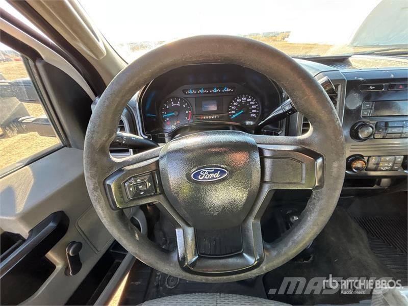 Ford F-350 XL 4x4 Crew Cab Pickup Muu