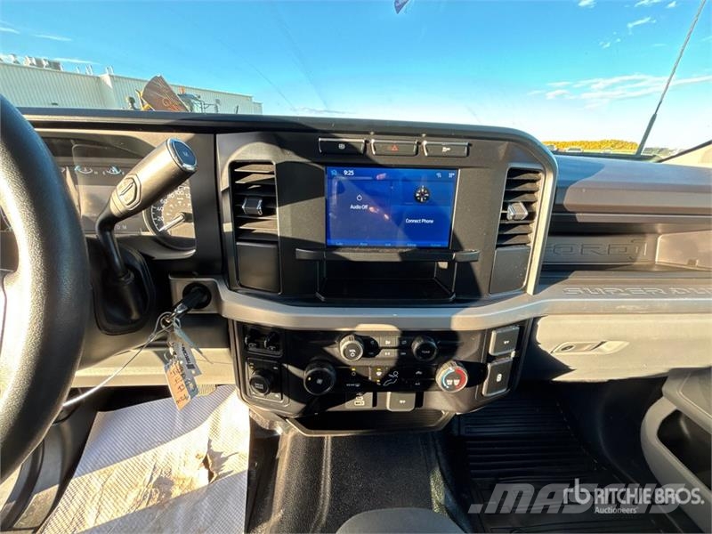Ford F-350 XL 4x4 Crew Cab Pickup Other