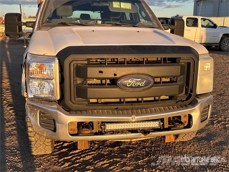 Ford F-350 XL 4x4 Crew Cab Pickup Anders