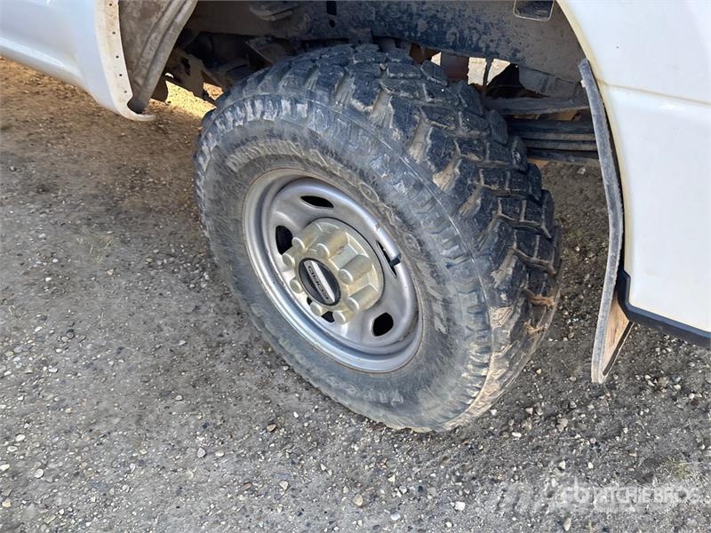 Ford F-350 XL 4x4 Crew Cab Pickup Drugi