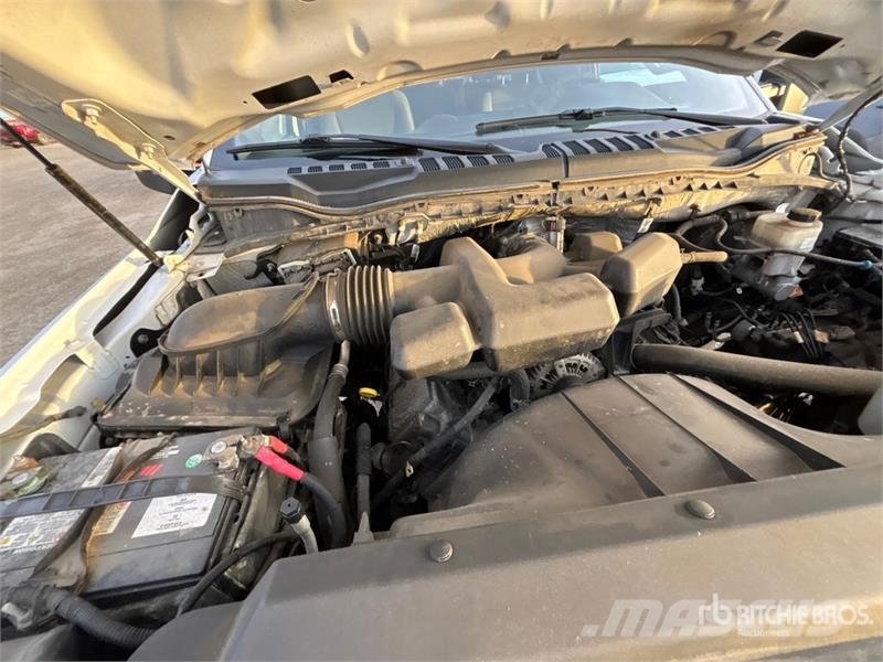 Ford F-350 XL 4x4 Crew Cab Pickup Kita
