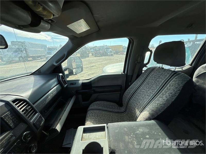 Ford F-350 XL 4x4 Crew Cab Pickup Drugi
