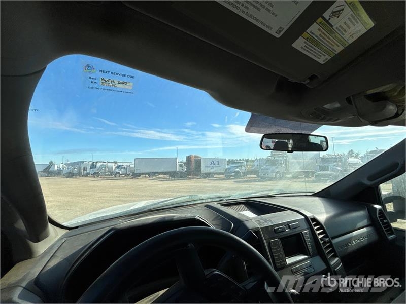 Ford F-350 XL 4x4 Crew Cab Pickup Drugi