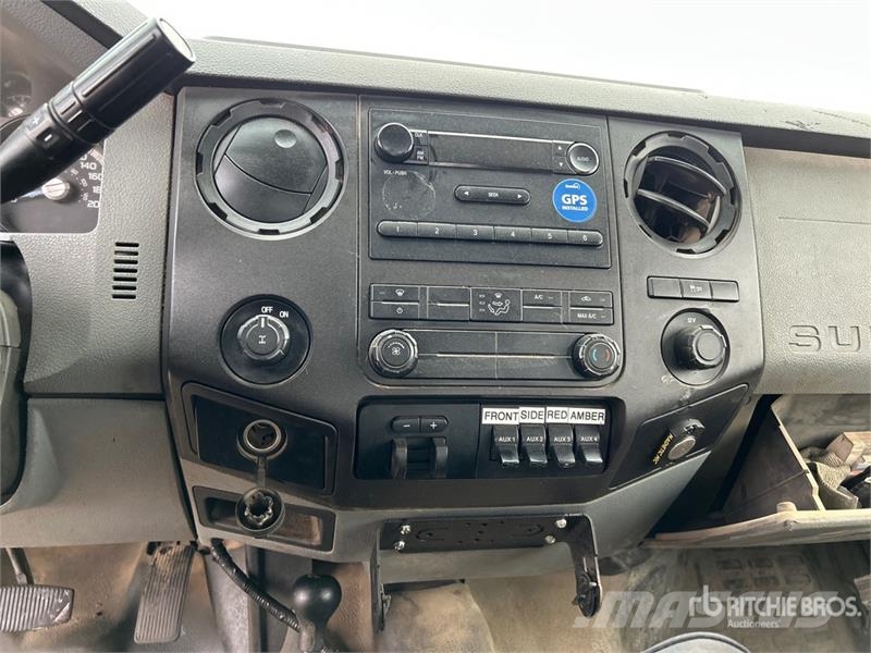 Ford F-350 XL 4x4 Crew Cab Pickup (Inoperable) Egyéb