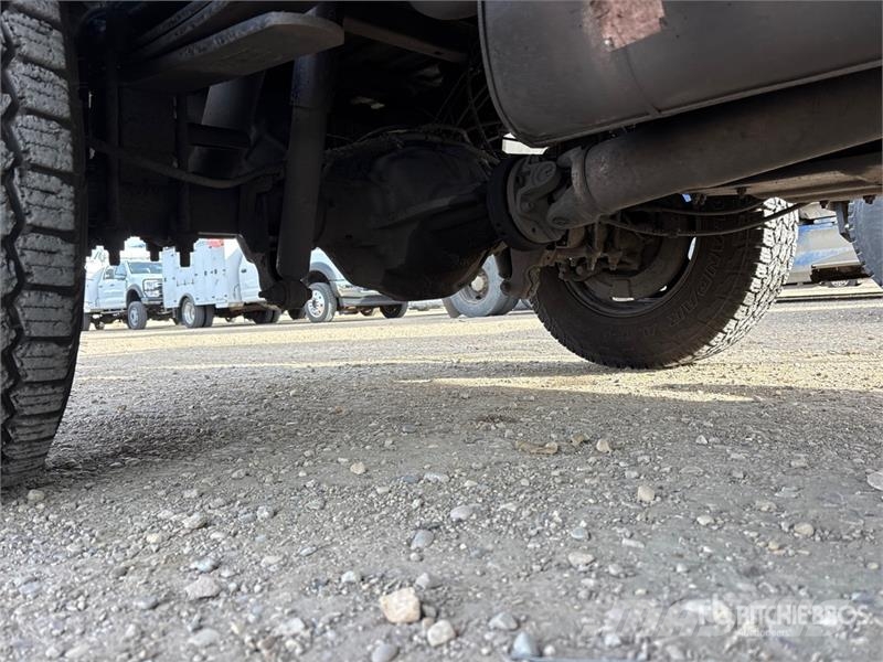 Ford F-350 XL 4x4 Crew Cab Pickup Muu