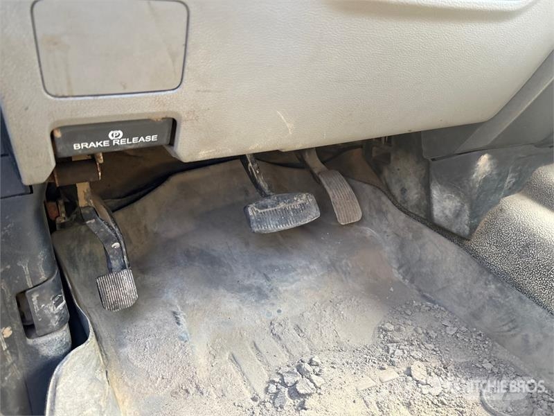 Ford F-350 XL 4x4 Crew Cab Pickup Drugi