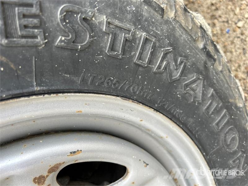 Ford F-350 XL 4x4 Crew Cab Pickup (Inoperable) Egyéb