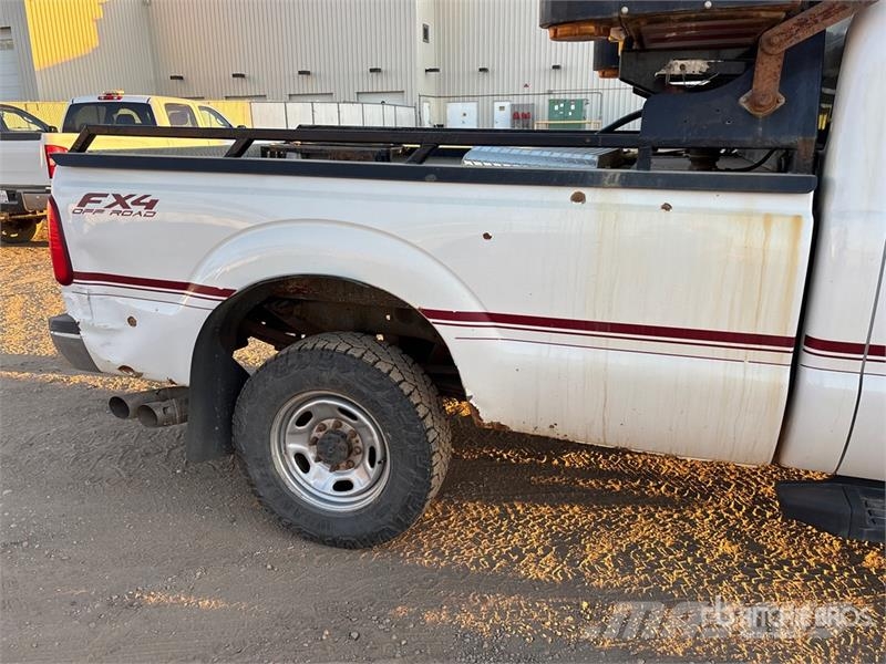 Ford F-350 XL 4x4 Crew Cab Pickup Anders