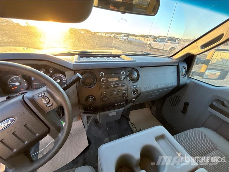 Ford F-350 XL 4x4 Crew Cab Pickup Anders