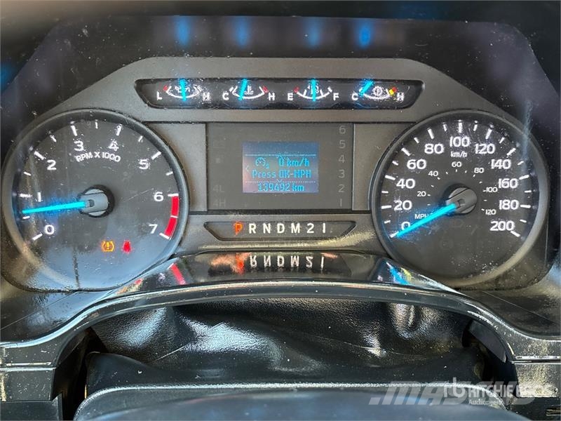 Ford F-350 XL 4x4 Crew Cab Pickup Muu