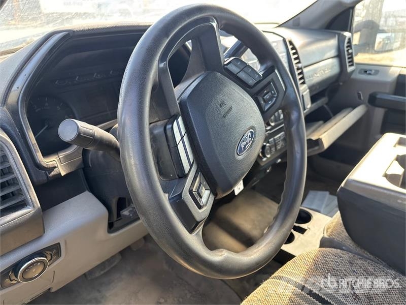 Ford F-350 XL 4x4 Crew Cab Pickup Drugi
