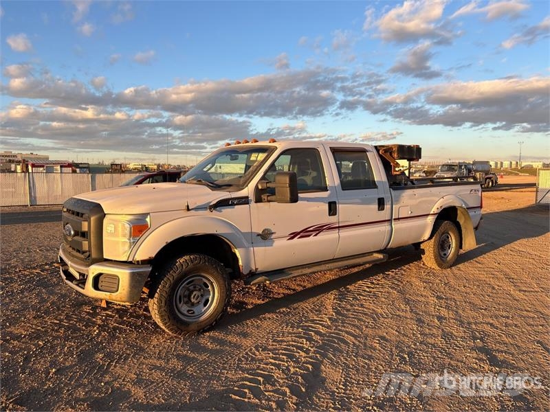 Ford F-350 XL 4x4 Crew Cab Pickup Anders
