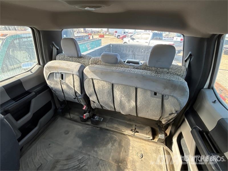 Ford F-350 XL 4x4 Crew Cab Pickup Drugi