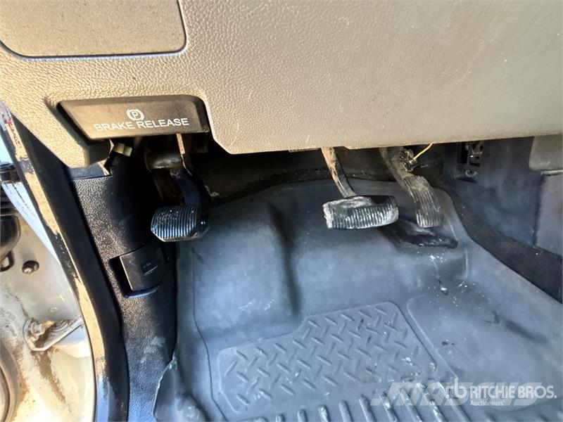 Ford F-350 XL 4x4 Crew Cab Pickup Muu