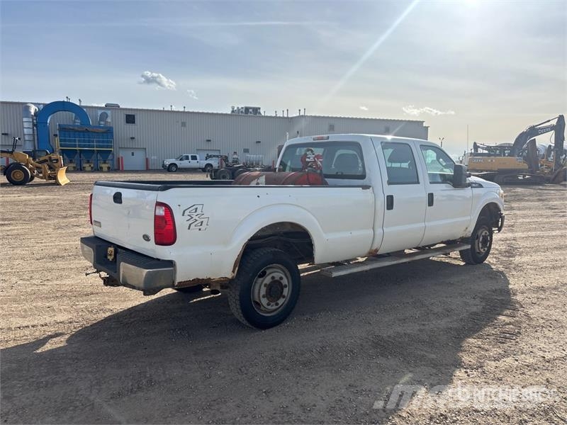 Ford F-350 XL 4x4 Crew Cab Pickup Autre fourgon / utilitaire