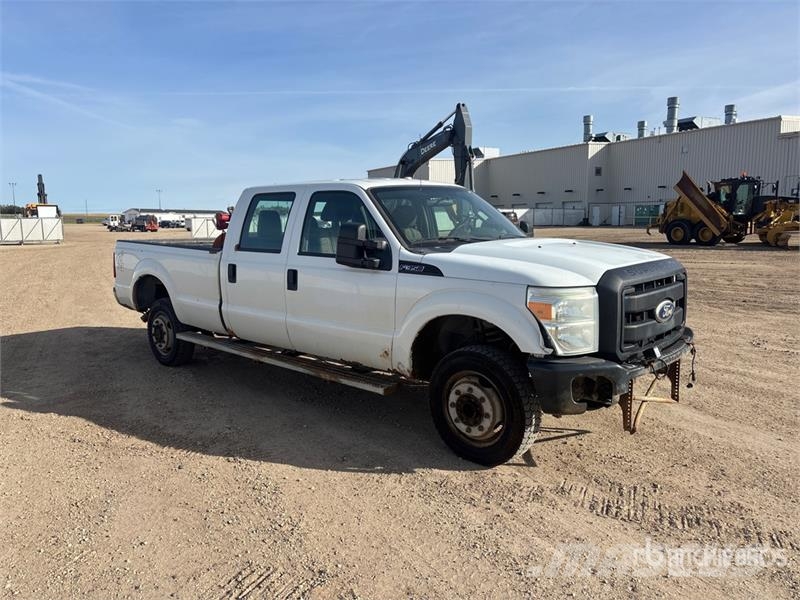 Ford F-350 XL 4x4 Crew Cab Pickup Autre fourgon / utilitaire
