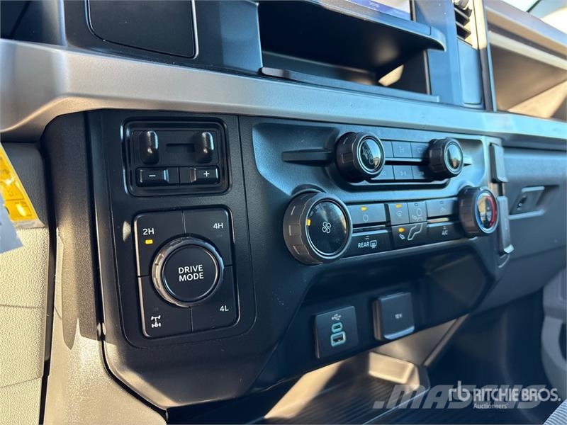 Ford F-350 XL 4x4 Crew Cab Pickup Other