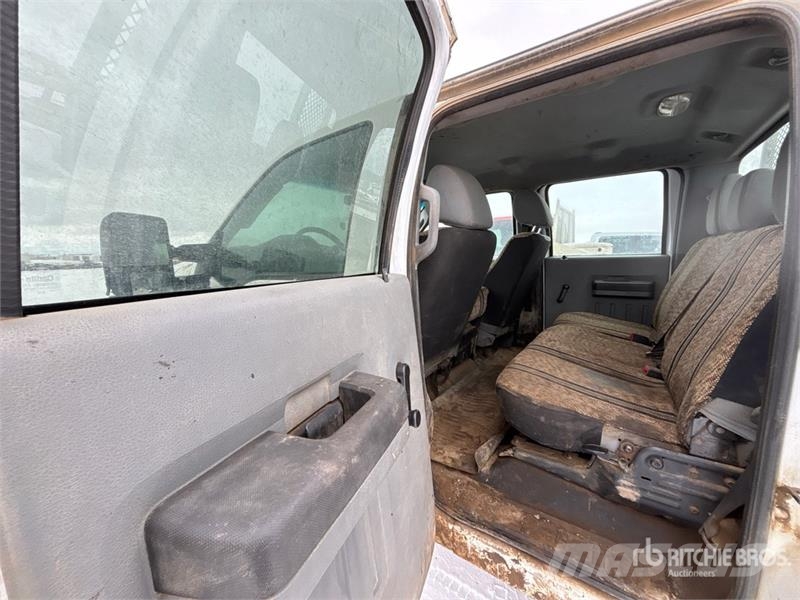 Ford F-350 XL 4x4 Crew Cab Pickup Ostalo