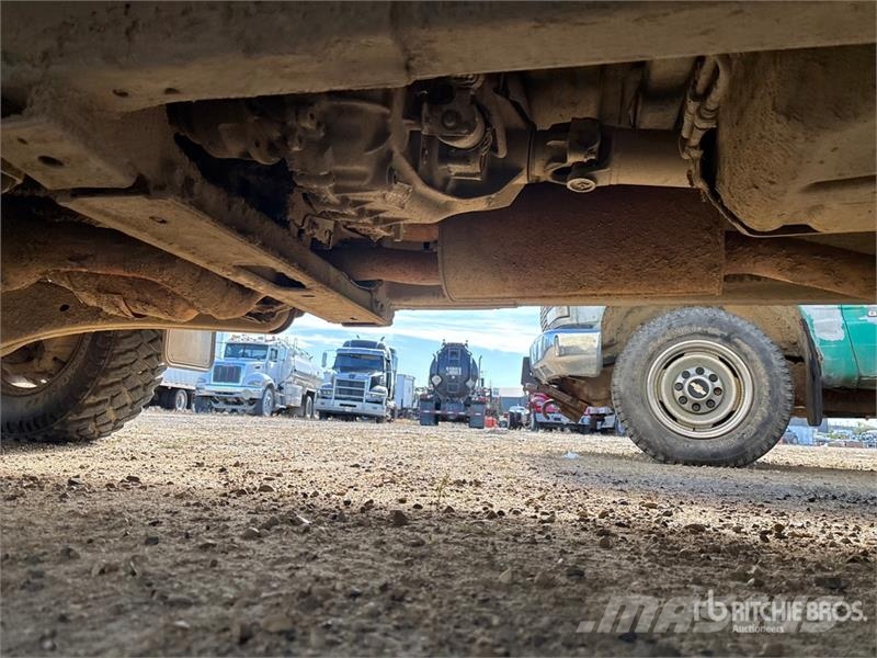Ford F-350 XL 4x4 Crew Cab Pickup Drugi