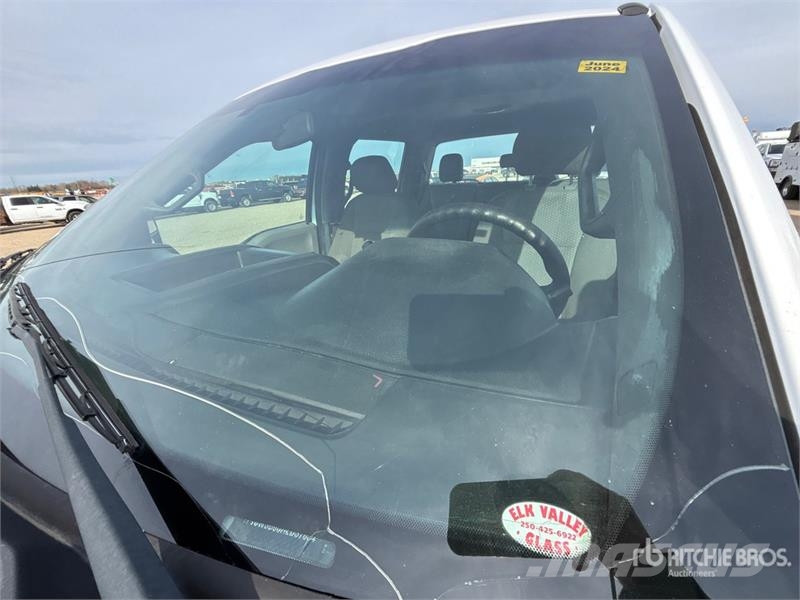 Ford F-350 XL 4x4 Crew Cab Pickup Muu