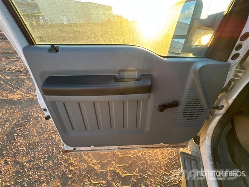 Ford F-350 XL 4x4 Crew Cab Pickup Anders