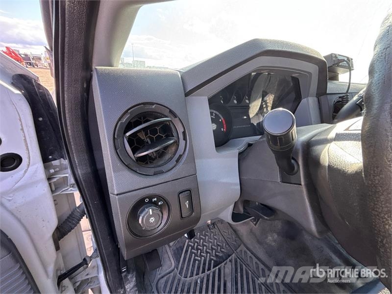 Ford F-350 XL 4x4 Crew Cab Pickup Otras furgonetas