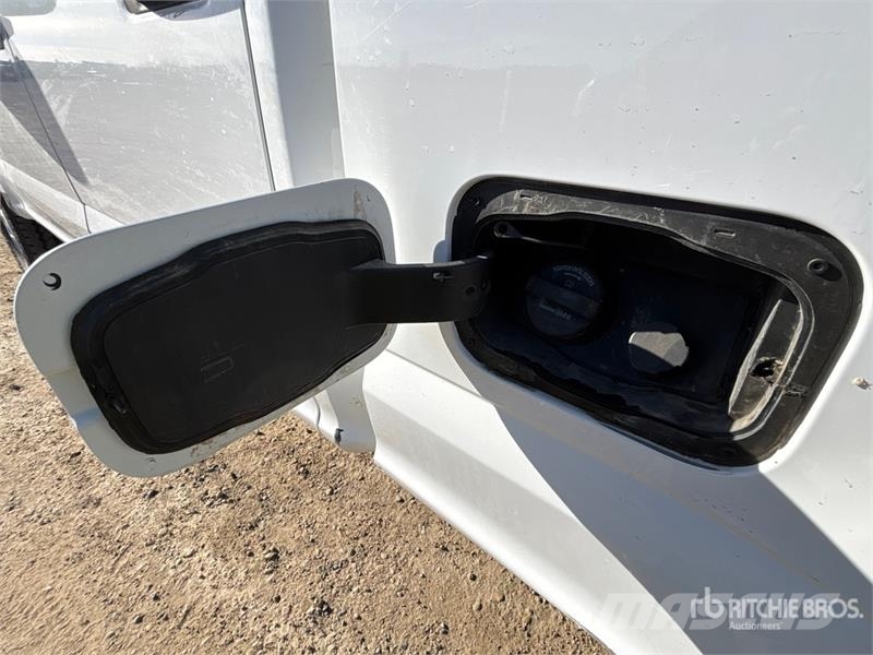 Ford F-350 XL 4x4 Crew Cab Pickup Muu