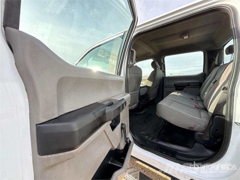 Ford F-350 XL 4x4 Crew Cab Pickup Muu