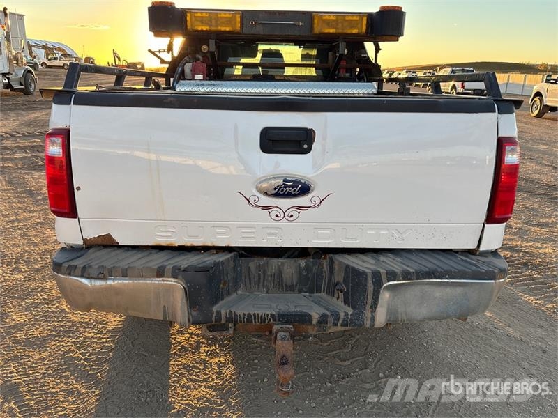 Ford F-350 XL 4x4 Crew Cab Pickup Anders