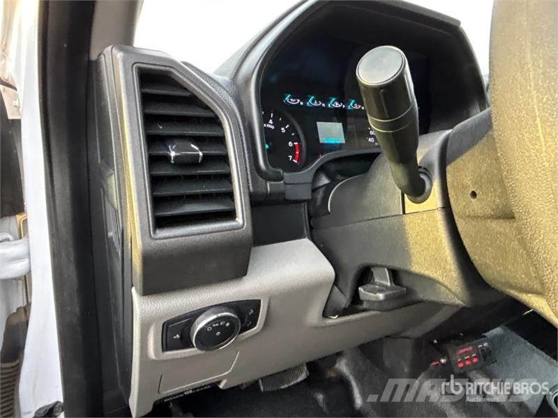 Ford F-350 XL 4x4 Crew Cab Pickup Kita