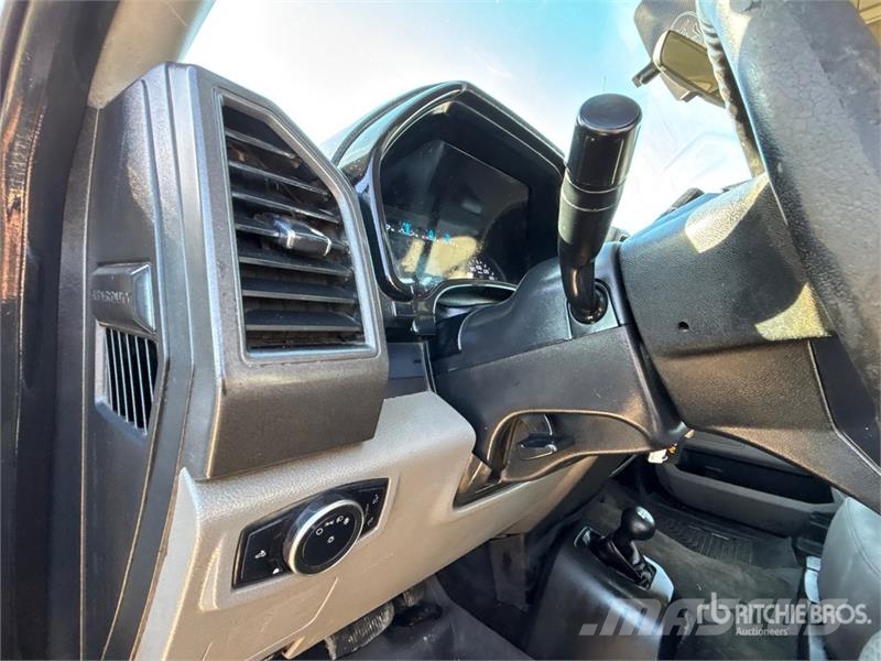 Ford F-350 XL 4x4 Crew Cab Pickup Muu
