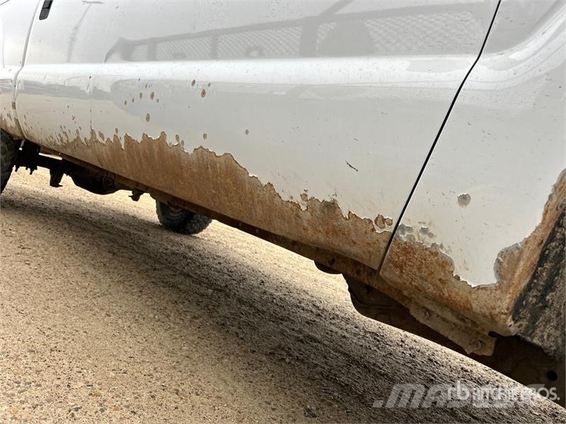 Ford F-350 XL 4x4 Crew Cab Pickup (Inoperable) Egyéb