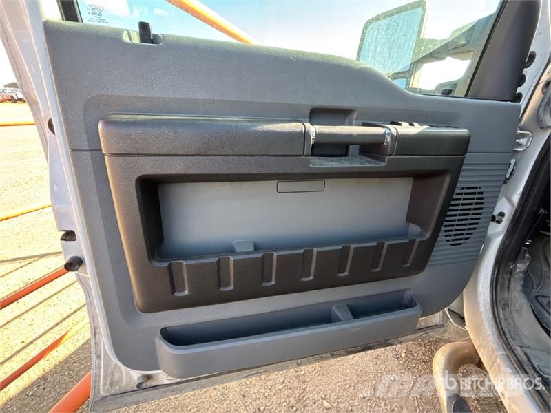 Ford F-350 XL 4x4 Crew Cab Pickup Otras furgonetas