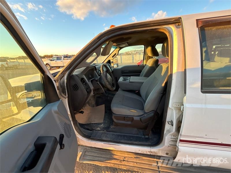 Ford F-350 XL 4x4 Crew Cab Pickup Anders