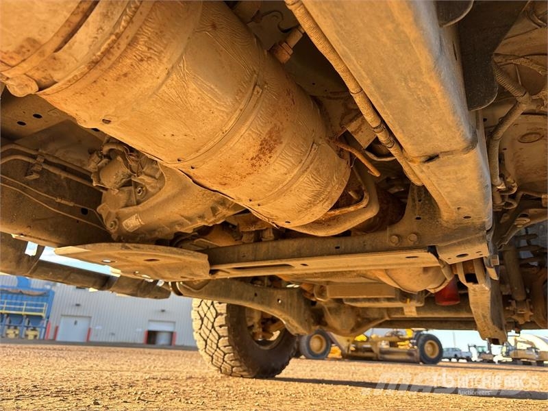 Ford F-350 XL 4x4 Crew Cab Pickup Other