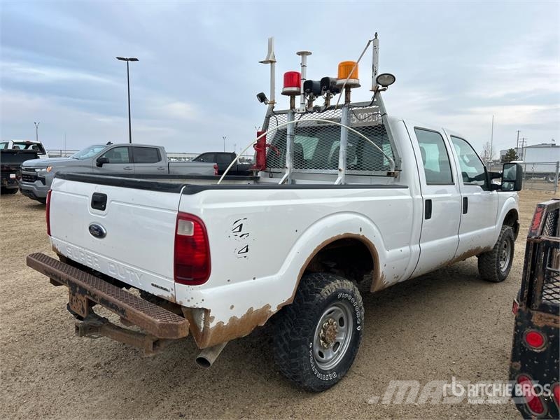 Ford F-350 XL 4x4 Crew Cab Pickup (Inoperable) Egyéb