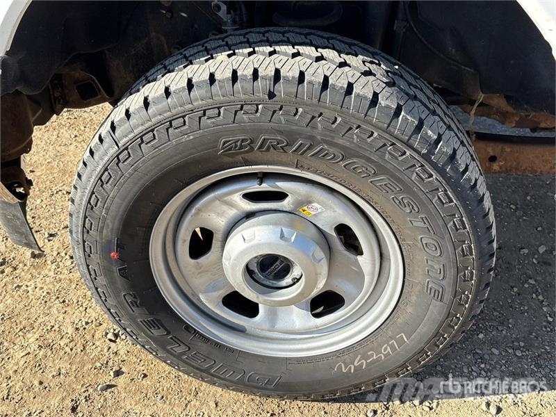 Ford F-350 XL 4x4 Crew Cab Pickup Muu