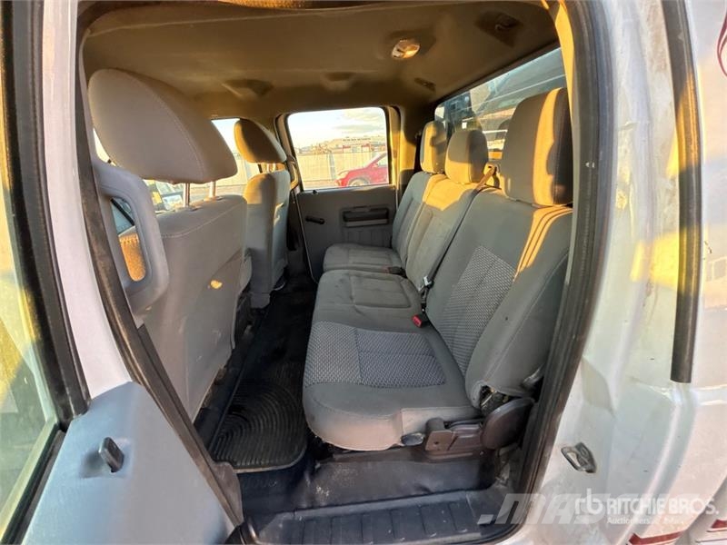 Ford F-350 XL 4x4 Crew Cab Pickup Anders