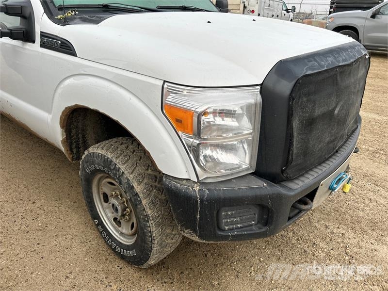 Ford F-350 XL 4x4 Crew Cab Pickup (Inoperable) Egyéb