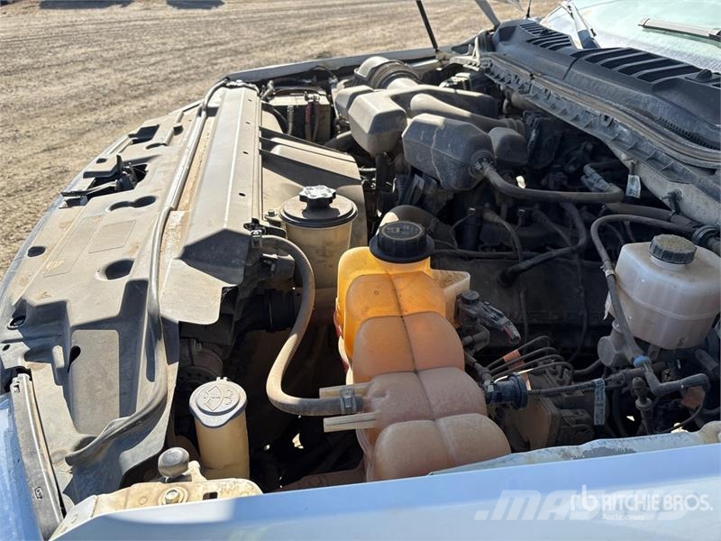 Ford F-350 XL 4x4 Crew Cab Pickup Drugi