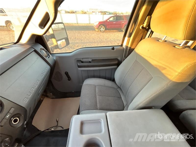 Ford F-350 XL 4x4 Crew Cab Pickup Anders