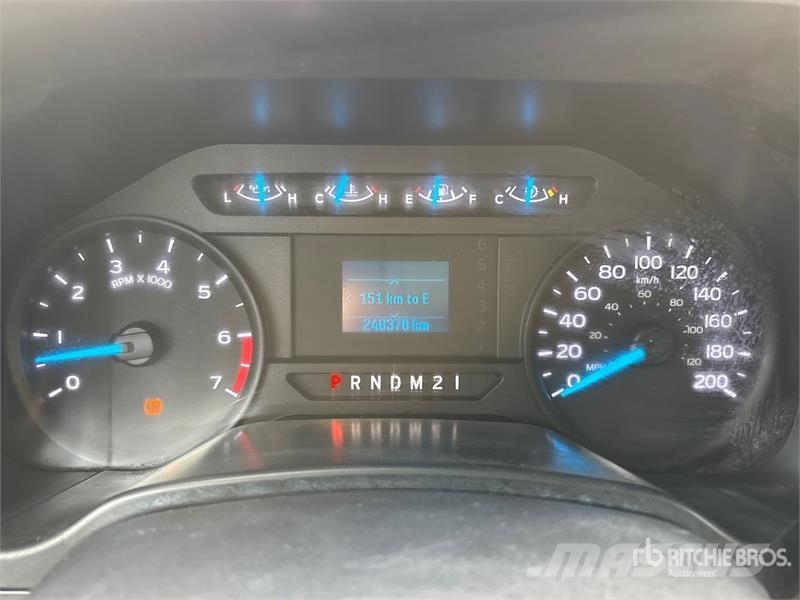 Ford F-350 XL 4x4 Crew Cab Pickup Muu