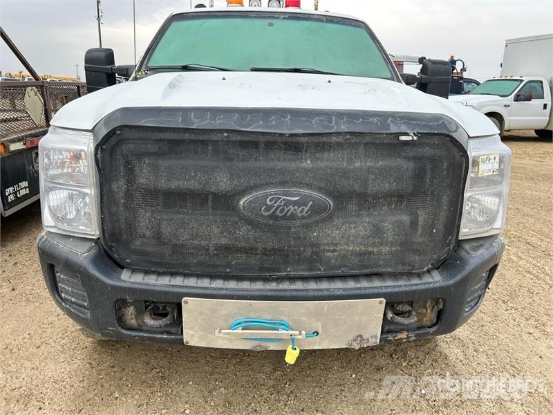 Ford F-350 XL 4x4 Crew Cab Pickup (Inoperable) Egyéb