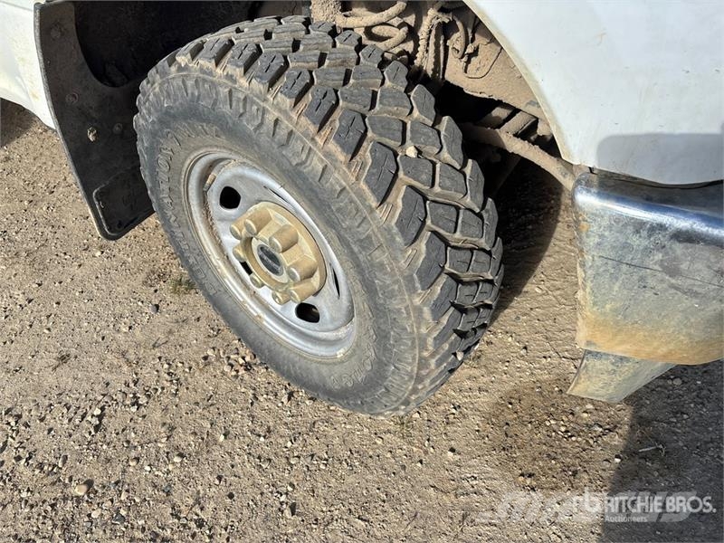 Ford F-350 XL 4x4 Crew Cab Pickup Drugi