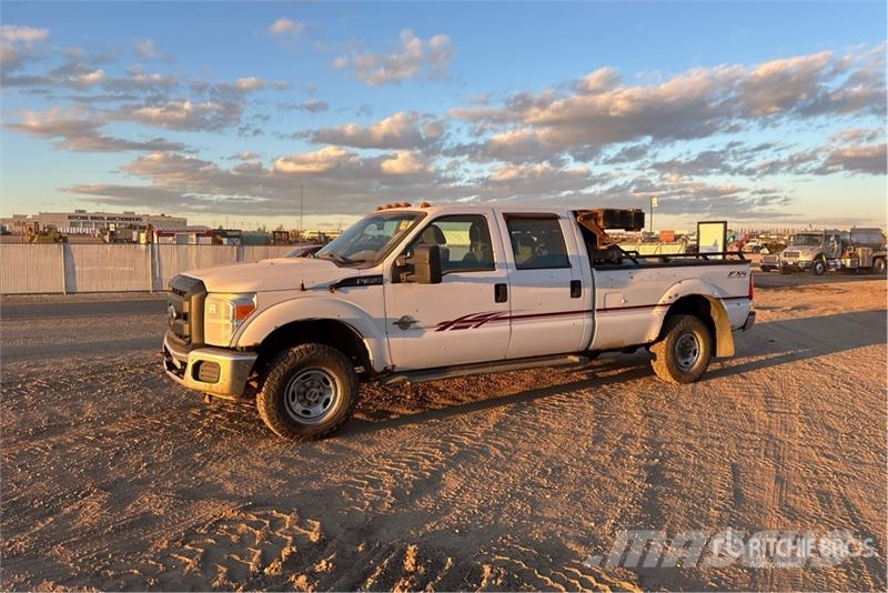 Ford F-350 XL 4x4 Crew Cab Pickup Anders